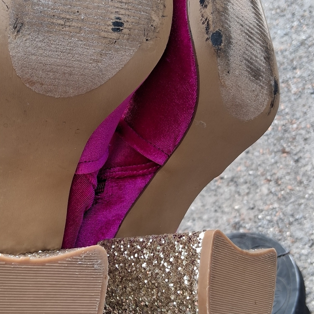 Betsey Johnson Fuchsia Velvet Ankle Boots with Gold Glitter Block Heels - Picture 7 of 7